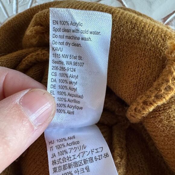 Kavu Herschel Oh Deer beanie with pom - Picture 6 of 6